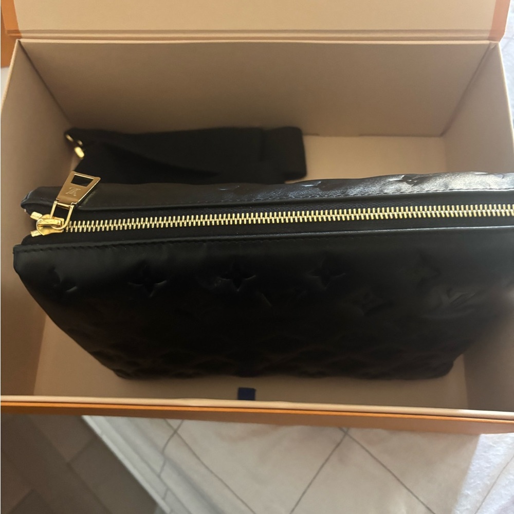 Louis Vuitton Black Belt Bag with Monogram Design - Picture 11 of 12